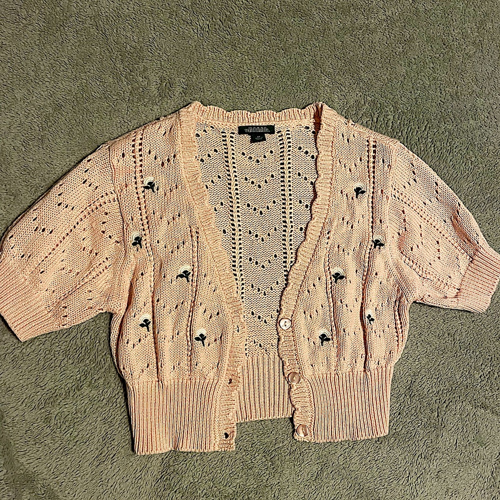 never worn knit button up blouse! 
size: XS
condition: brand new
